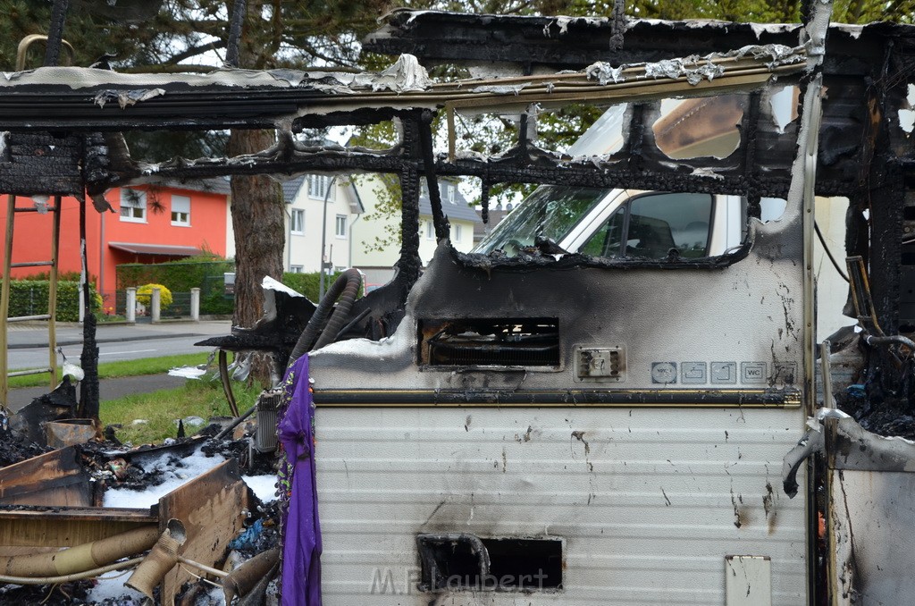 Wohnmobil ausgebrannt Koeln Porz Linder Mauspfad P018.JPG - Miklos Laubert